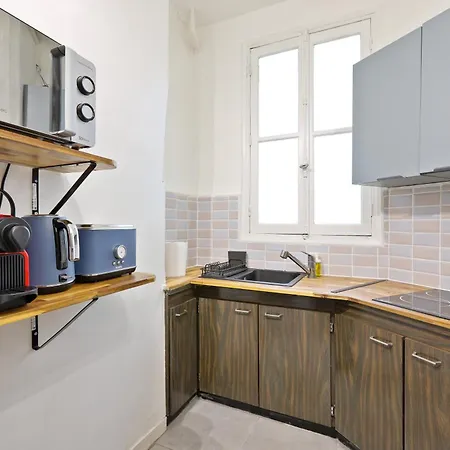 Quartier Luxembourg 1 Bedroom Apartment-netflix